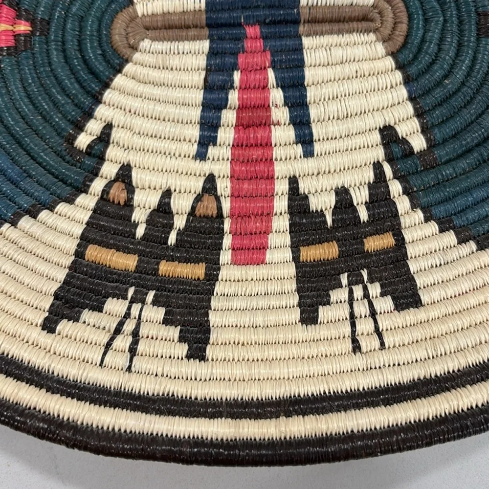 Woven Seagrass Oval Shape Wall Basket With Parrot And Butterflies Design